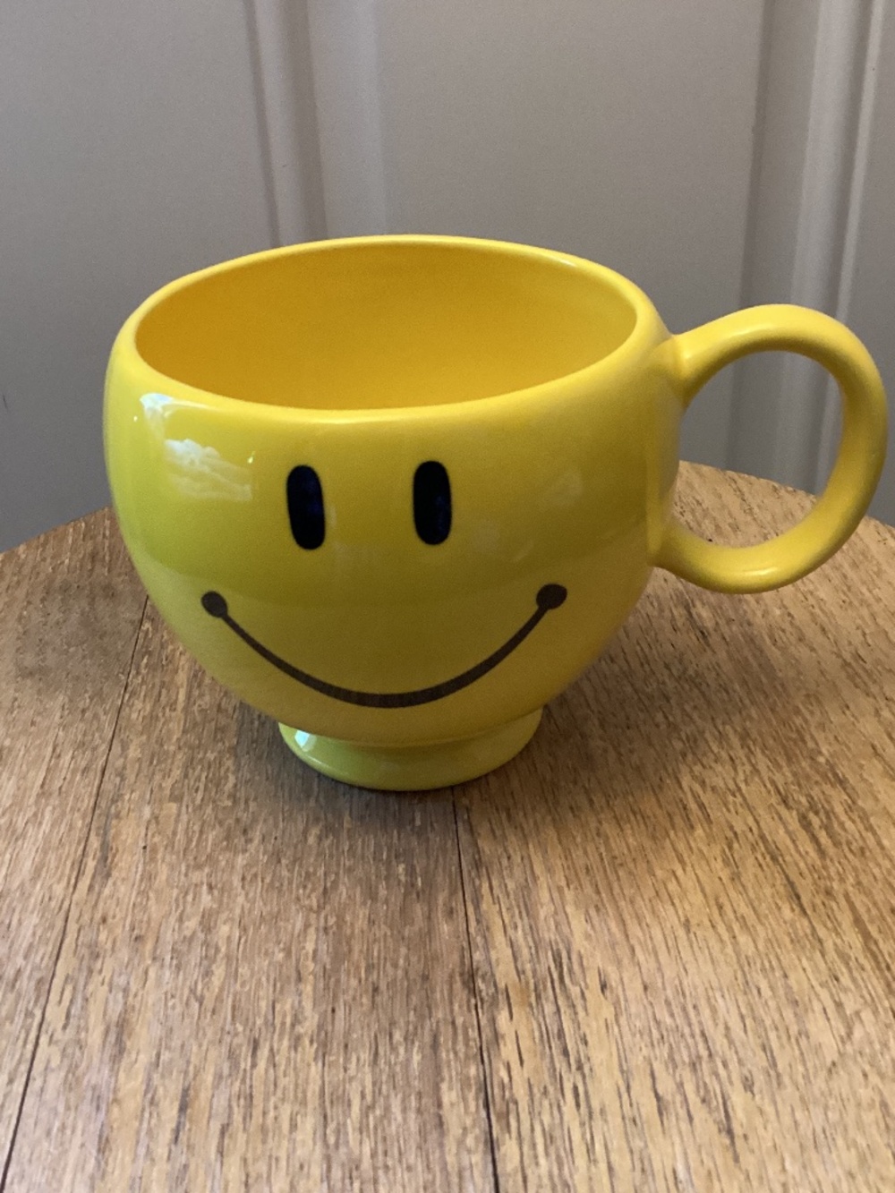 Teleflora Smiley Face Mug Large Yellow Ceramic Coffee Cup Or Tea Mug 20 Oz